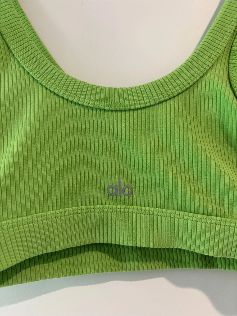 ALO Yoga Wellness Ribbed Sports Bra – Green – XS
